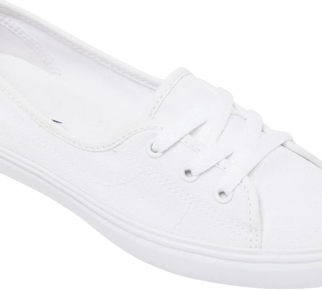 Lacoste Women's Median Base Sneaker