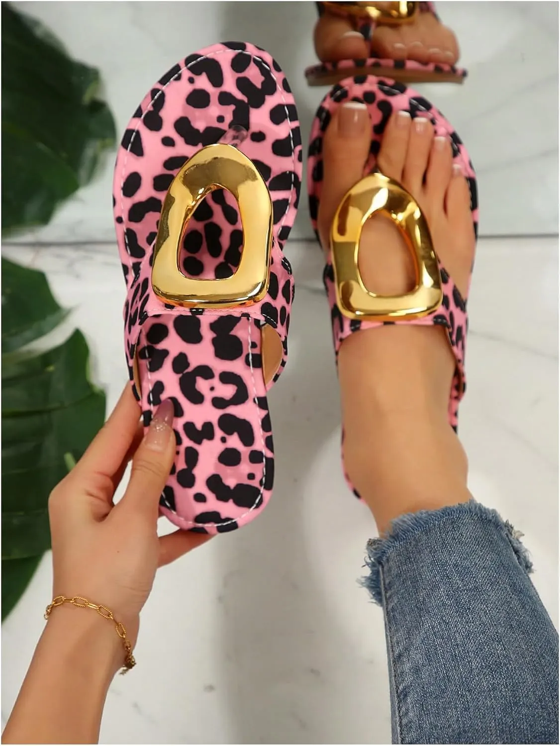 Verdusa Women's Leopard Print Flip Flops Flat Sandals Casual Summer Thong Sandals