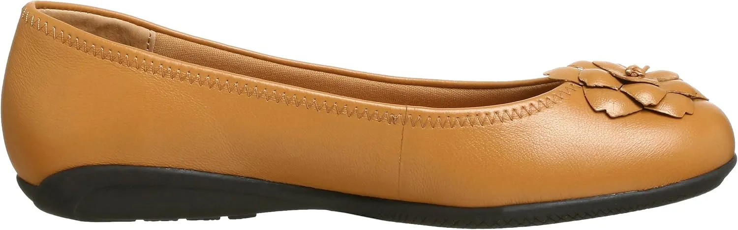 Walking Cradles Women's Trina Flat w/Flower